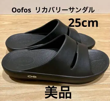 Oofos 블랙 리커버리 샌들