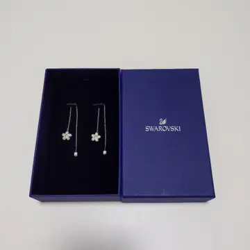 SWAROVSKI 실버 꽃 귀걸이 박스 포함