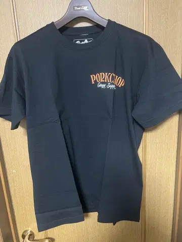 PorkChop Garage Supply 블랙 티셔츠