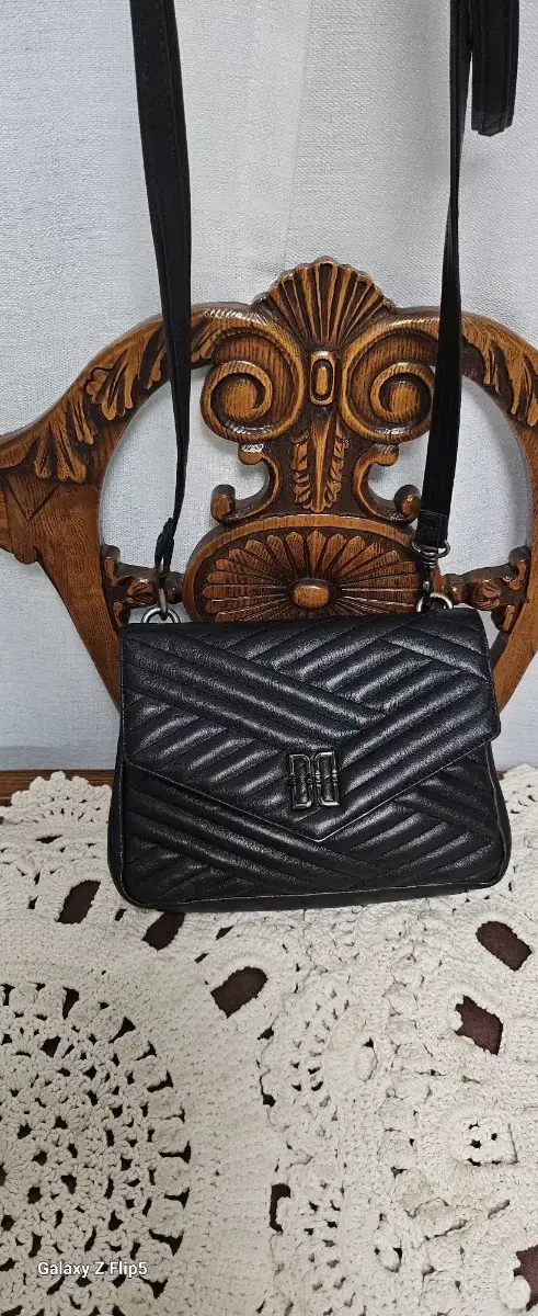 Daks Black Quilting Chain Crossbody Bag (Excellent Condition)