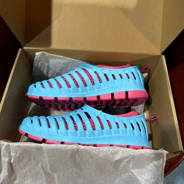 CCILU 칠 슈즈 hero 블루/핑크 사보 샌들