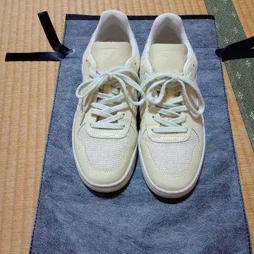 VEJA 크림색 스니커즈 39