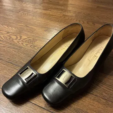 페라가모 블랙 스퀘어토 로퍼