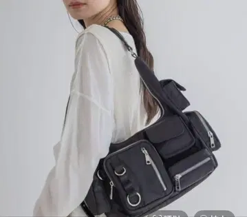 멀티 포켓 원숄더 백 지나시스 미사용 새상품 이번 시즌 신상