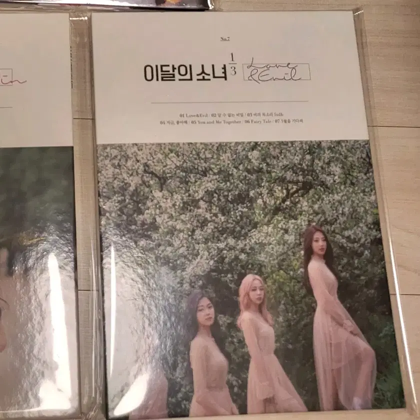 LOONA | 이달의소녀 Loona loona album 1/3 cd unit goods on
