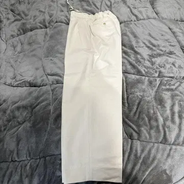 TWO TUCK EASY TROUSERS M 사이즈