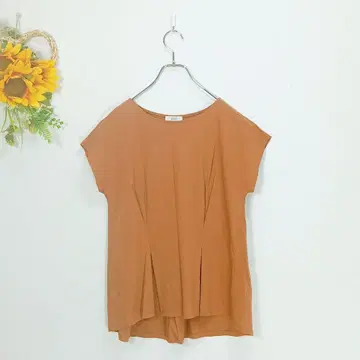 새상품급! a.v.v 턱 디자인 반팔 블라우스 카멜 S 사이즈