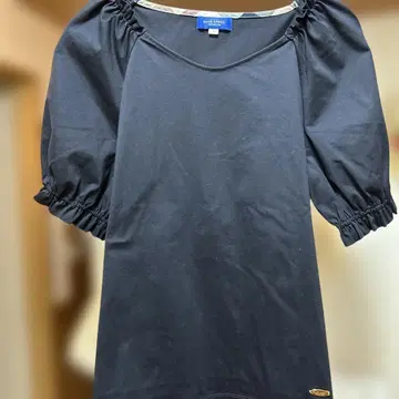 새상품 BLUE LABEL 블랙 퍼프 슬리브 탑 38