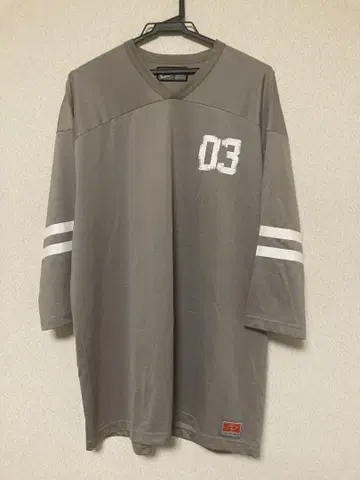 nitrow V넥 티셔츠
