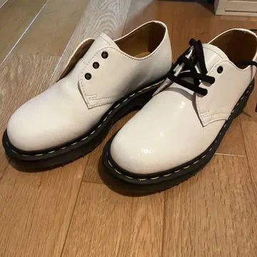 Dr.Martens 3홀 화이트
