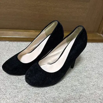 블랙 하이힐 펌프스