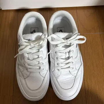 반스 화이트 스니커즈 24.5cm