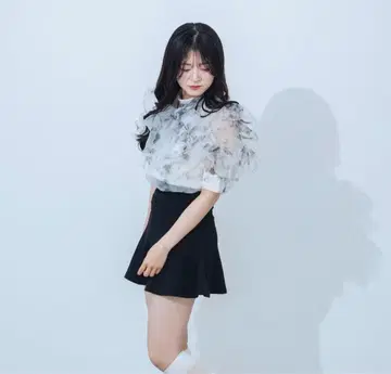 NICE CLAUP 블라우스