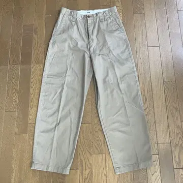 유니클로 U 와이드 핏 치노 76cm 브라운 M 사이즈