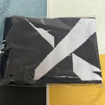 INI XQUARE 스퀘어 머플러 타월 미개봉 새상품