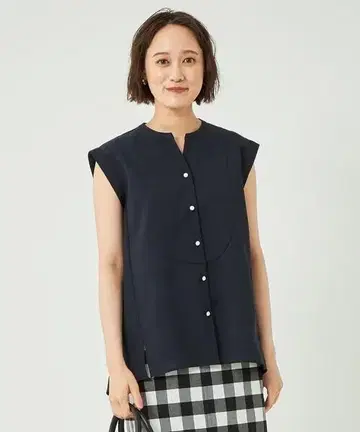 미사용 새상품 그린 라벨 릴랙싱 요크 디자인 펄 버튼 블라우스