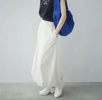 emmi (에미) 허리 밴딩 I 라인 스커트