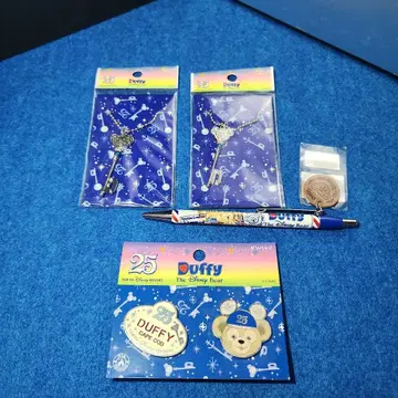 디즈니씨 25주년 더피 핀 배지 목걸이 2개 볼펜 세트