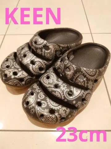 가격 인하 KEEN 여성용 샌들 페이즐리 무늬 W6(23cm)