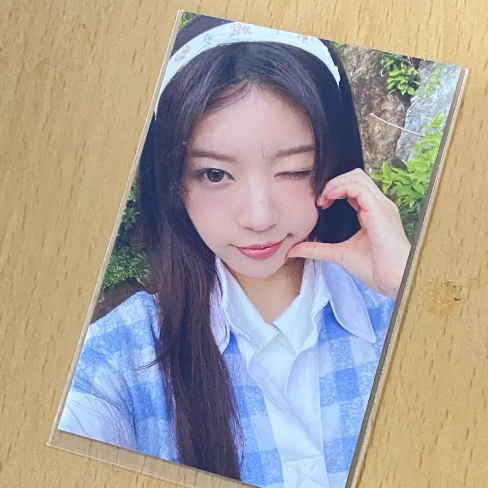 ILLIT Glitter Day in JAPAN FC トレカ　モカ 2025 ILLIT GLITTER DAY IN JAPAN モカ トレカ - メルカリ