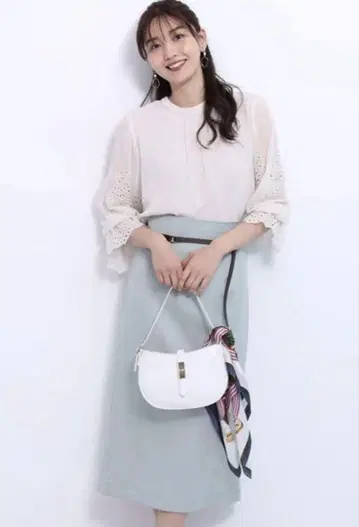 저스길리티 스티치 칼라 롱 타이트 스커트
