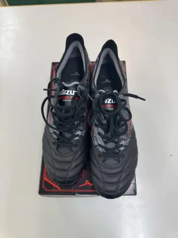 Mizuno 스파이크 슈즈 블랙/레드