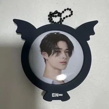 WALK THE LINE 니키 캔뱃지 키링