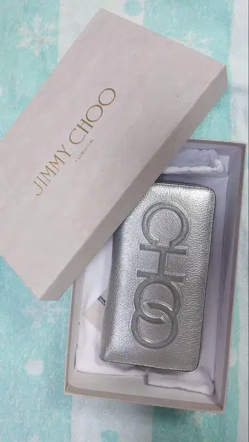 JIMMY CHOO 실버 장지갑