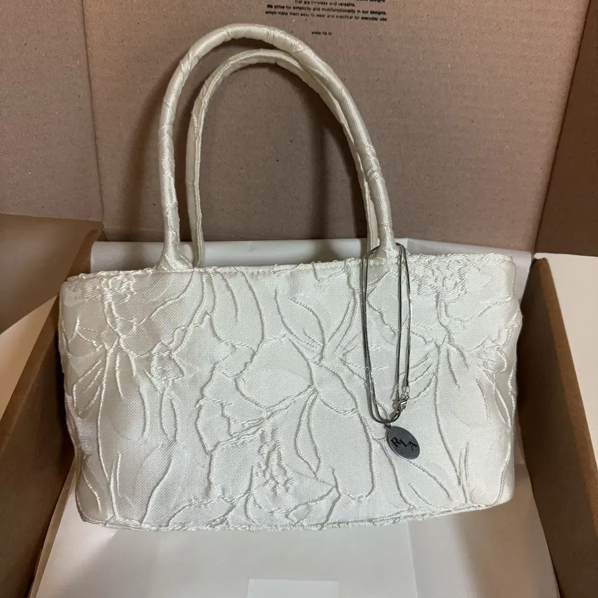rla 아렐레이 Flower Jacquard Tote Bag