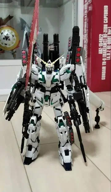 RG 풀 아머 유니콘 건담 완제품