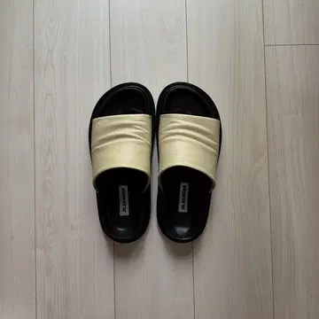 질샌더 샌들