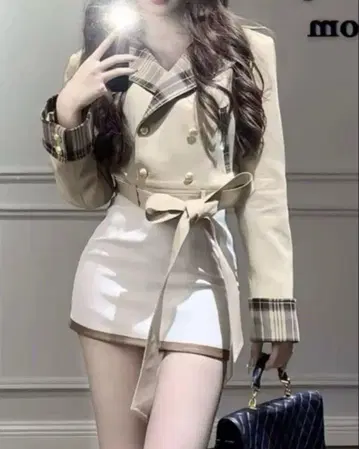 체크 트림 디자인 트렌치 셋업 밀키 웨이 아리에크