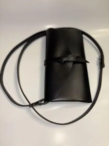 style & things 블랙 가죽 장지갑, 조정 가능한 스트랩 포함