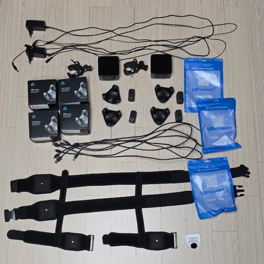 VIVE Tracker 3.0 4 units + Base Station 1.0 2 units #바이브