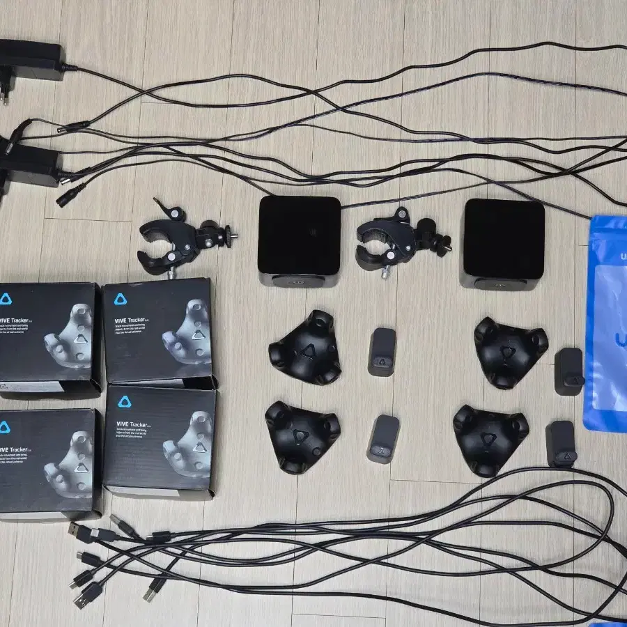 VIVE Tracker 3.0 4 units + Base Station 1.0 2 units #바이브트래커