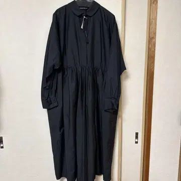 미즈이로 인드 라운드 칼라 프론트 플라이 개더 원피스 그레이