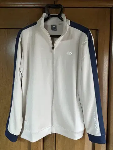 New Balance 저리 자켓 아이보리/네이비