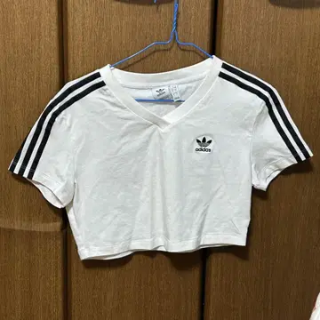 아디다스 크롭 티셔츠 화이트