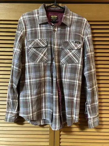 VOLCOM 셔츠 3장과 팬츠 세트