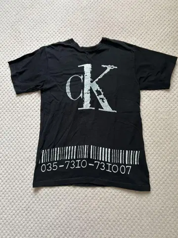 캘빈클라인 바코드 프린트 티셔츠 usa