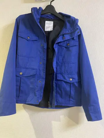 파란색 후드 부착 마운틴 후드티