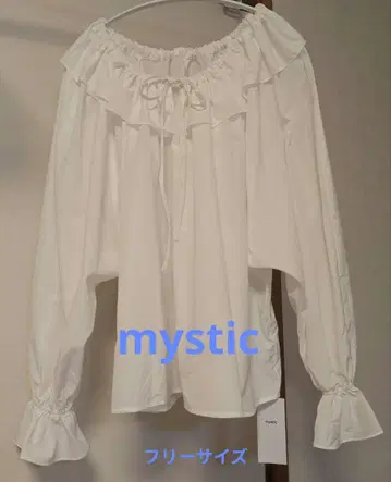미스틱 화이트 프릴 오프숄더 블라우스