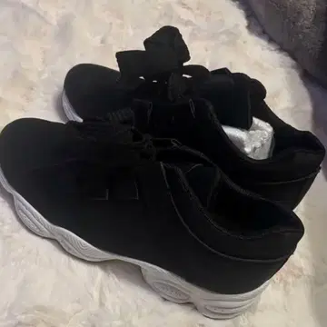 블랙 스니커즈 통굽