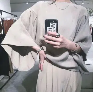 클레인 스퀘어 소매 짧은 톱