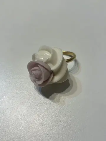 Q-pot. 로즈 휘핑 크림 반지