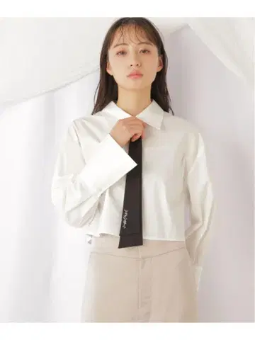 질스튜어트 타이 크롭 셔츠