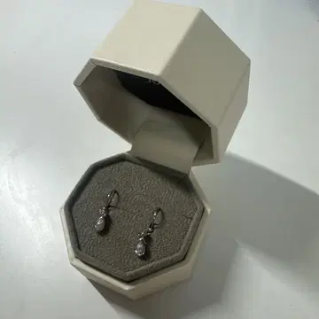 Jouete 페어 드롭 귀걸이 실버
