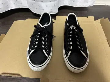 CONVERSE 블랙 스니커즈