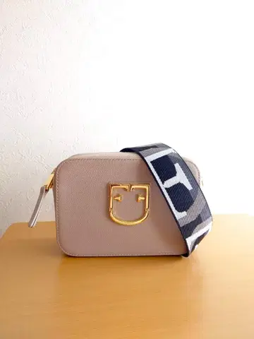 컨디션 최상 FURLA 훌라 숄더백 브라바 미니 크로스 바디