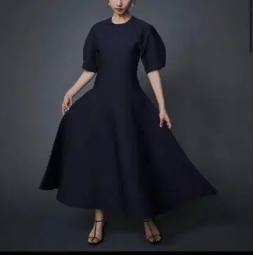 거의 미사용 랑데부 완판템 실루엣 퍼프 드레스 롱 원피스 반팔 네이비